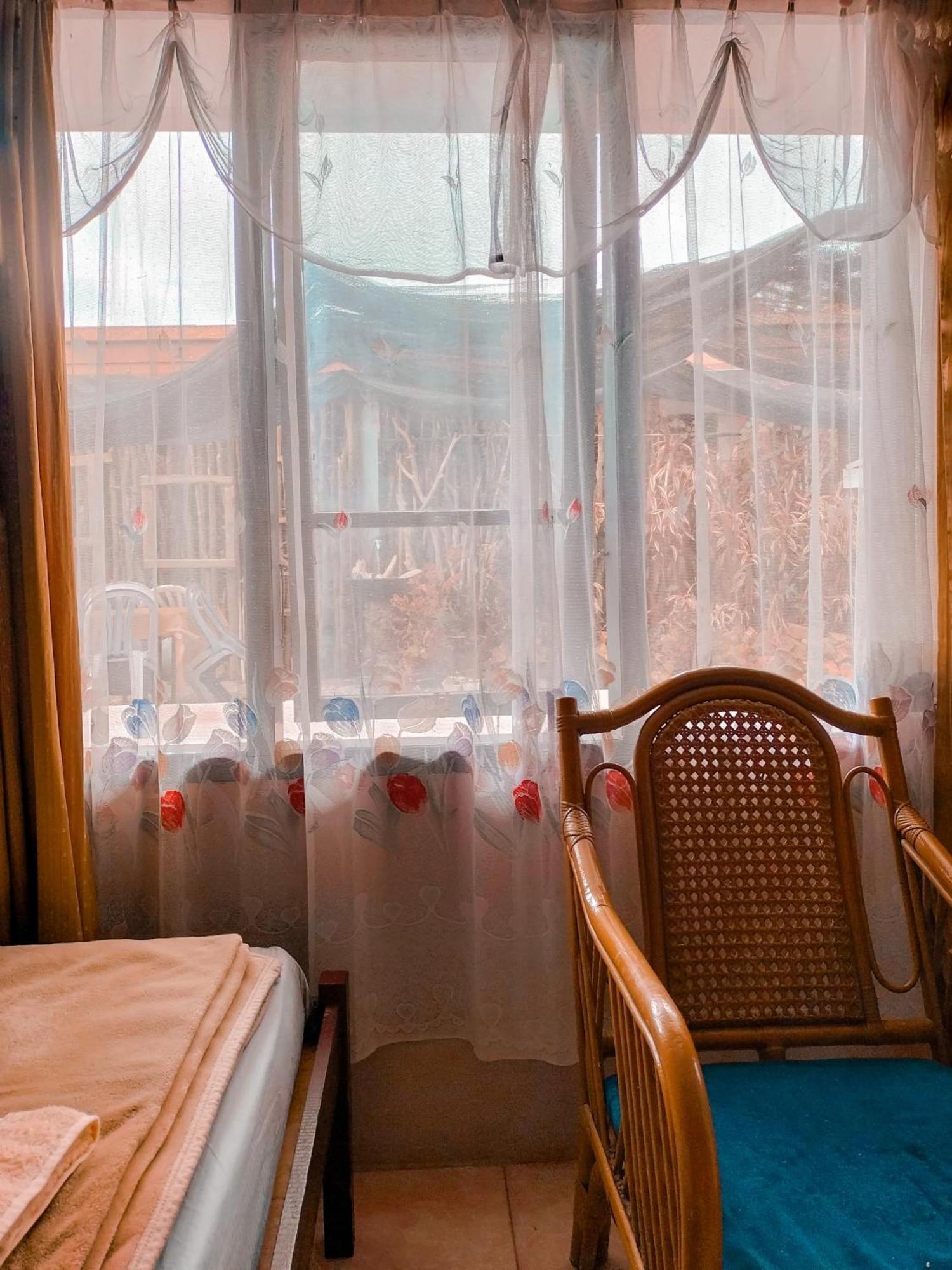 Brussels Homestay Kost バリゲ エクステリア 写真